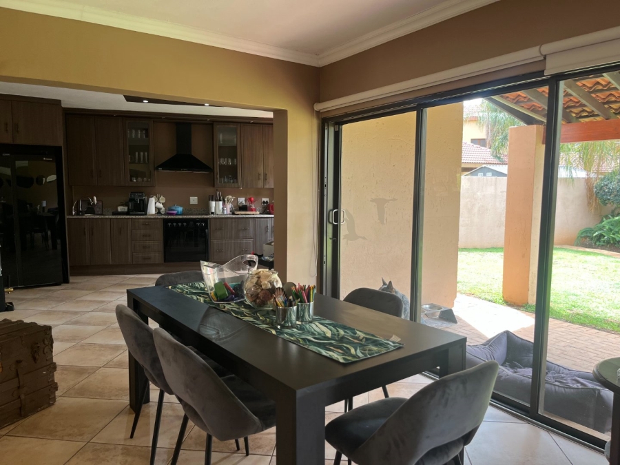 To Let 4 Bedroom Property for Rent in Melodie North West